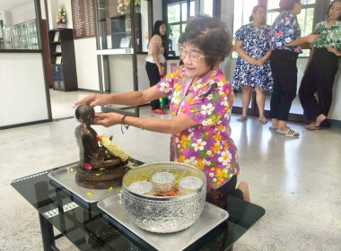 ร่วมสืบสานประเพณีสงกรานต์ ประจำปี 2569 โดยร่วมกันสรงน้ำพระ ... พารามิเตอร์รูปภาพ 4